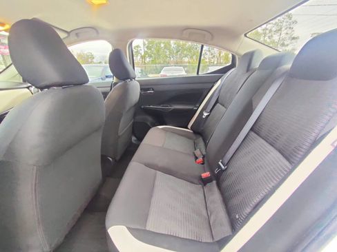 Used 2022 Nissan Versa SV image 9