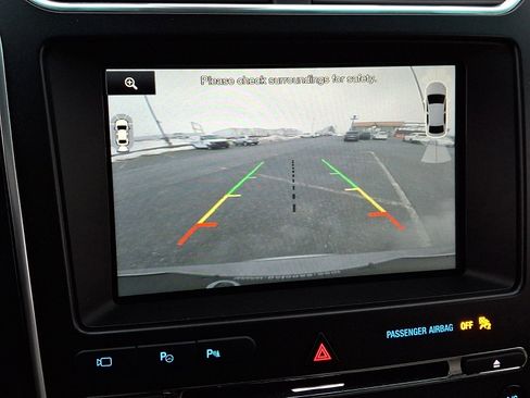 Used 2016 Ford Explorer Platinum image 23