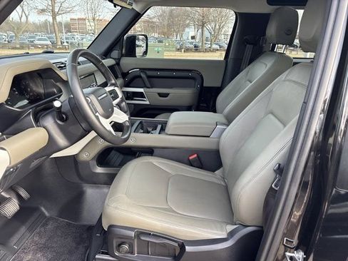 Used 2024 Land Rover Defender 90 S image 15