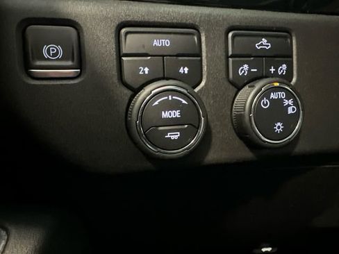 Used 2023 Chevrolet Silverado 1500 LT AWD/4WD image 23