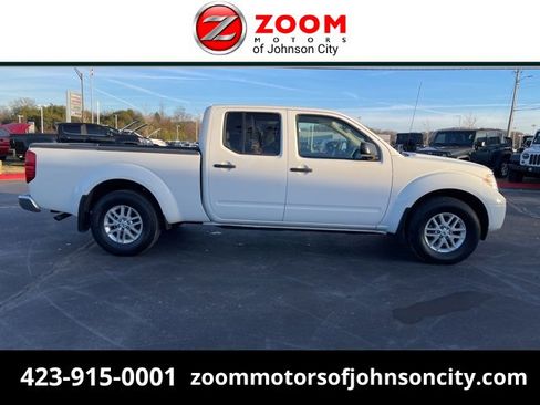 Used 2020 Nissan Frontier SV image 1