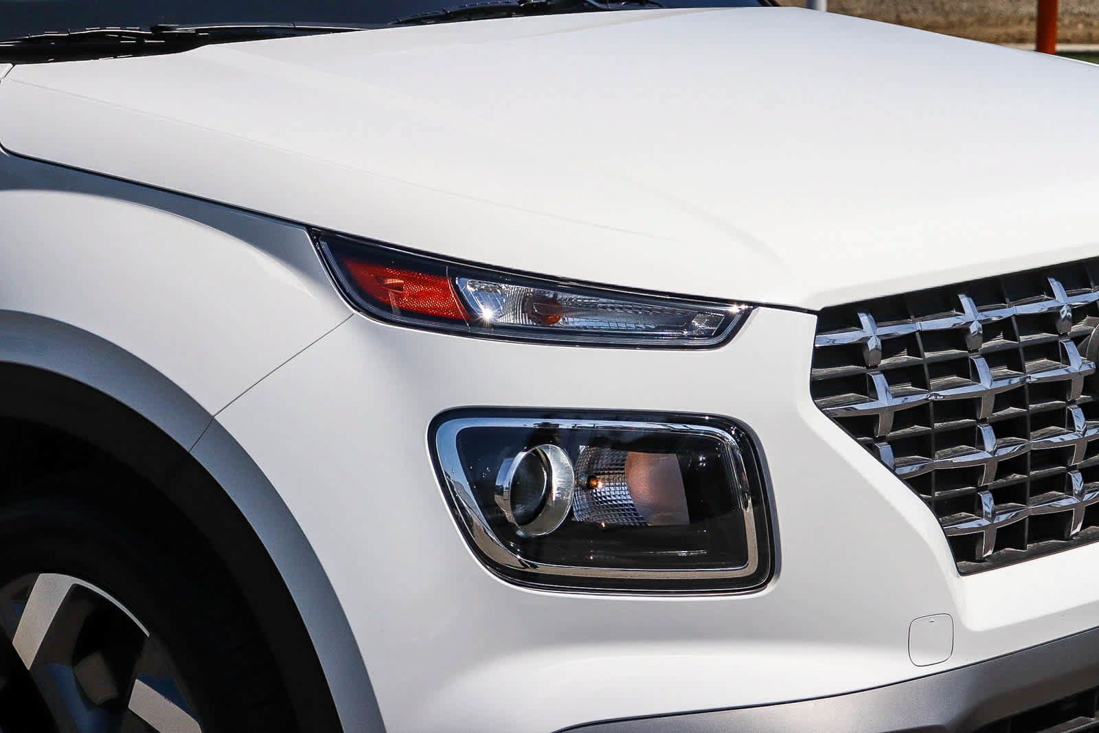 Used 2024 Hyundai Venue SEL FWD image 4