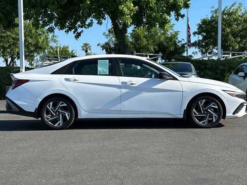 Used 2025 Hyundai Elantra Sport FWD image 2