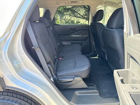 Used 2024 Nissan Pathfinder S AWD/4WD image 10