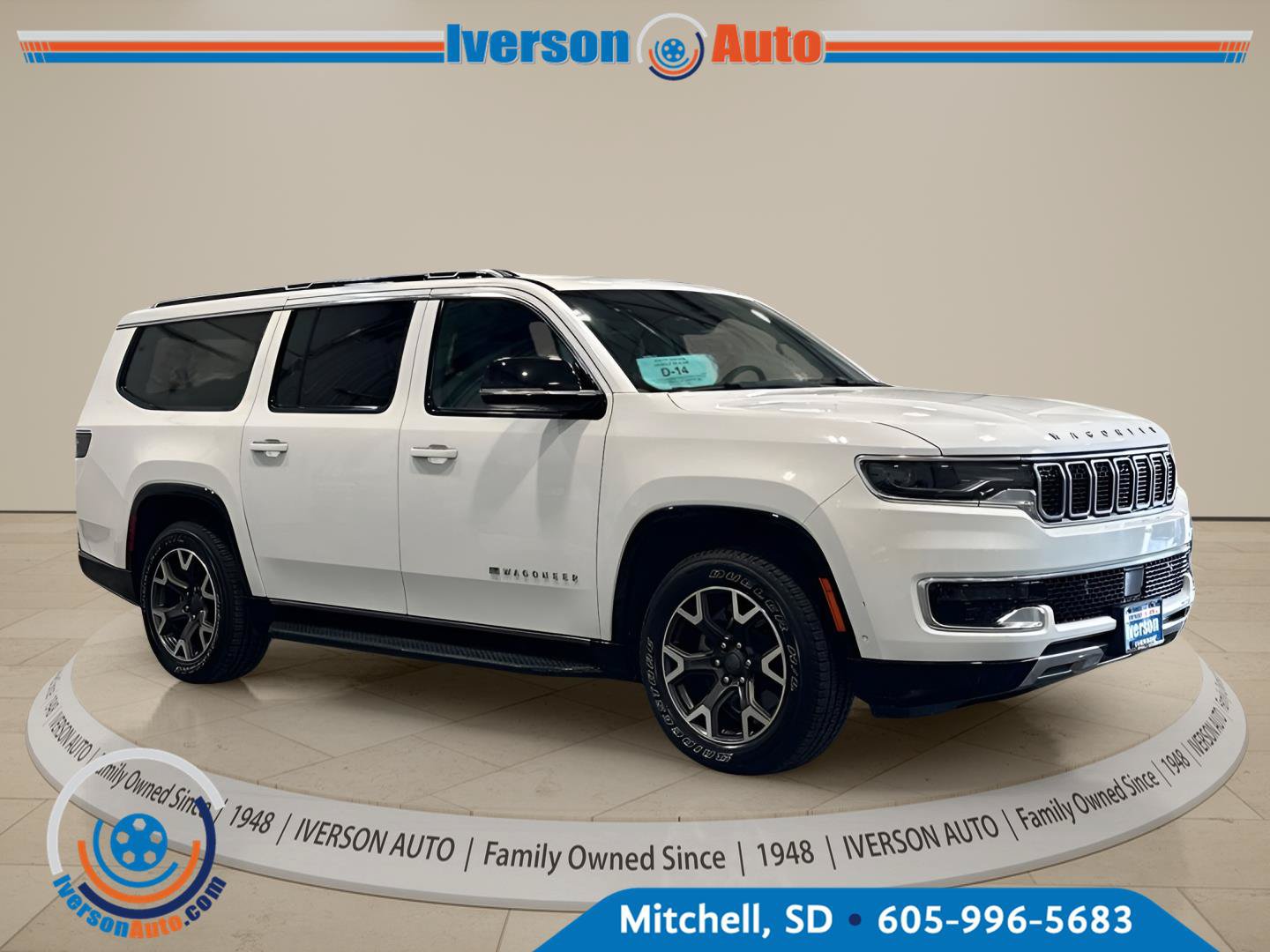 Used 2024 Jeep Wagoneer L Series III w/ Flexible Seating Group AWD/4WD image 1