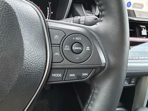 Certified 2025 Toyota Corolla Cross XLE image 19