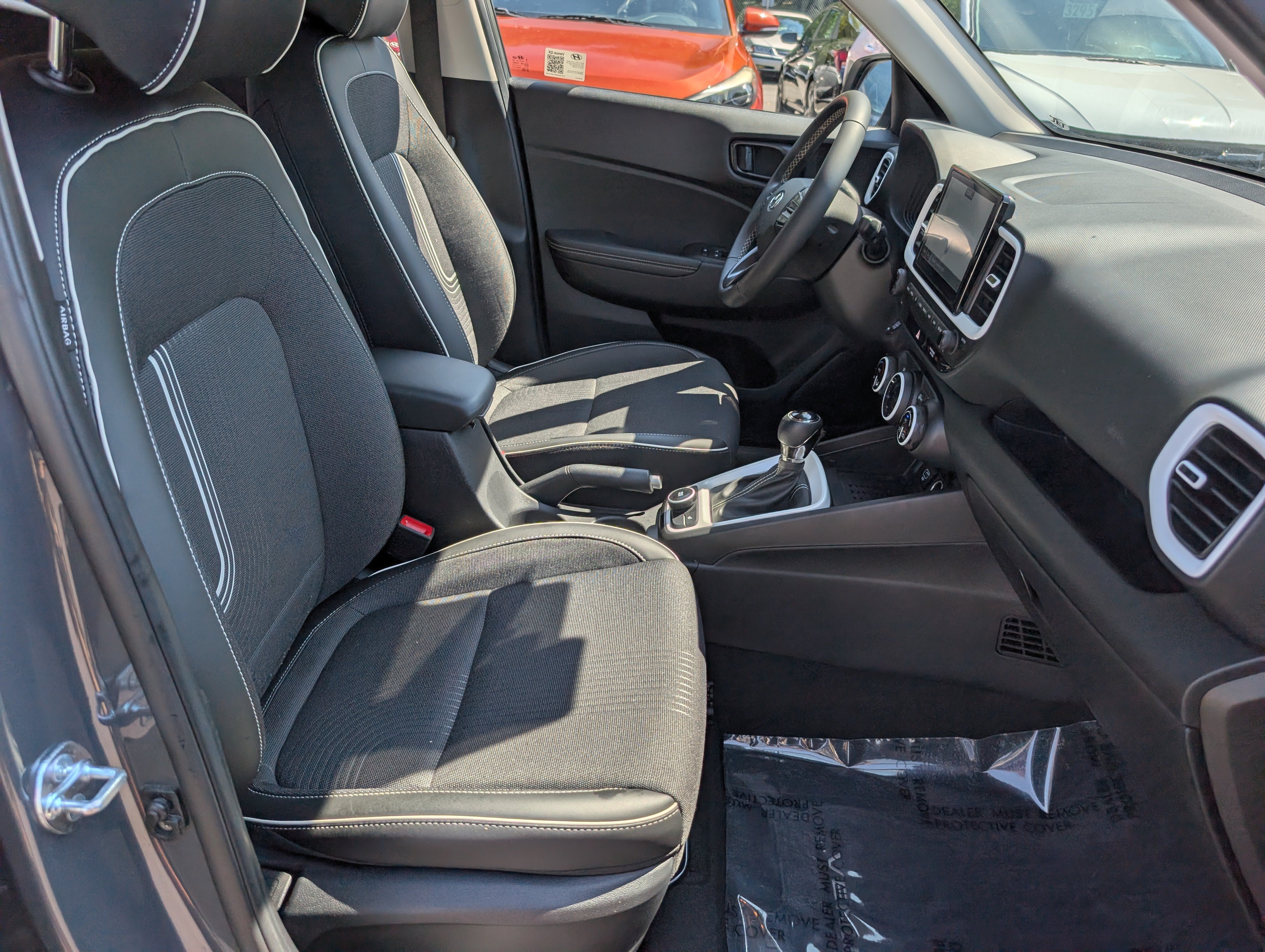 Used 2025 Hyundai Venue Limited FWD image 10