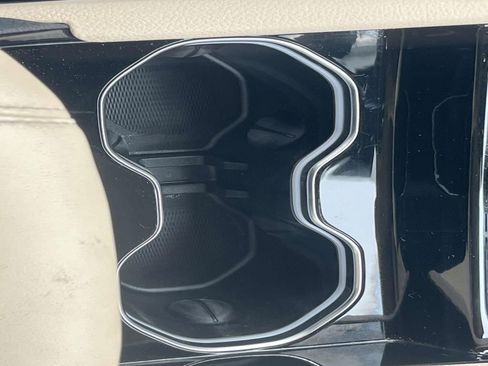 Used 2022 Jeep Grand Cherokee L Limited w/ Luxury Tech Group II image 22