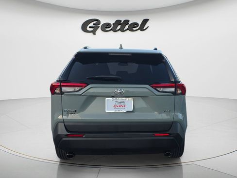 Used 2022 Toyota RAV4 XLE w/ Convenience Package FWD image 5