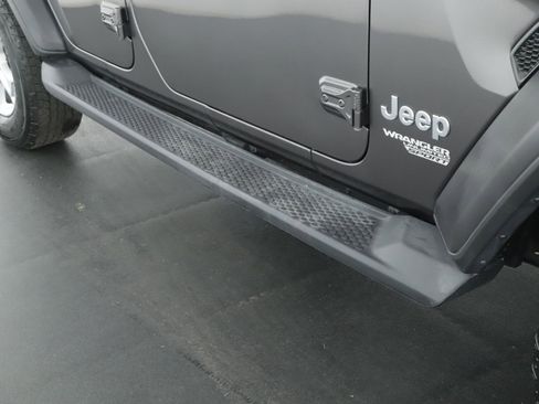 Used 2019 Jeep Wrangler Unlimited Sport S AWD/4WD image 17