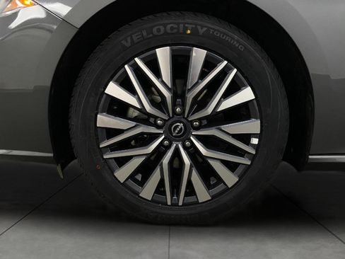 Certified 2025 Nissan Altima 2.5 SV FWD image 11