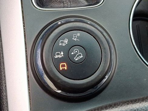 Used 2015 Ford Explorer XLT w/ Equipment Group 202A image 30