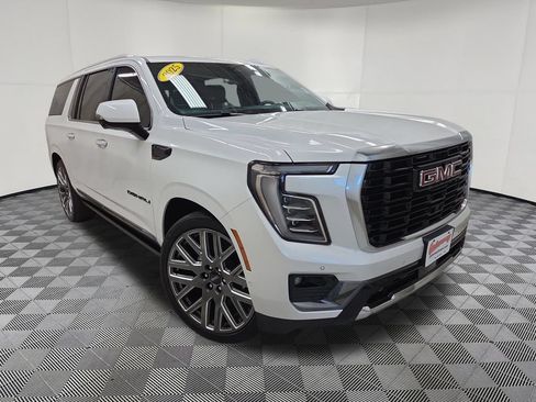 Used 2025 GMC Yukon XL Denali Ultimate AWD/4WD image 3