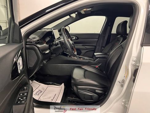 Used 2025 Jeep Compass Trailhawk AWD/4WD image 30