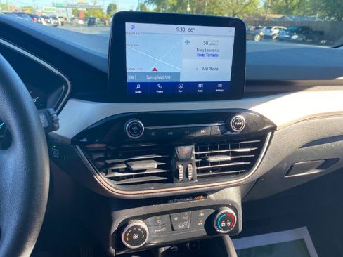 Used 2021 Ford Escape SE image 19