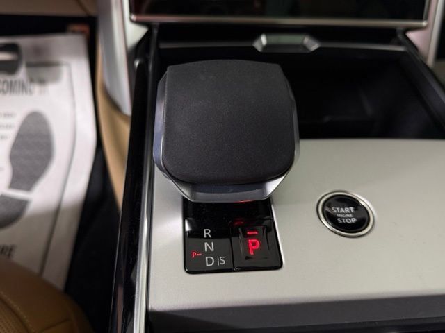 New 2026 Land Rover Range Rover Long Wheelbase SE AWD/4WD image 38
