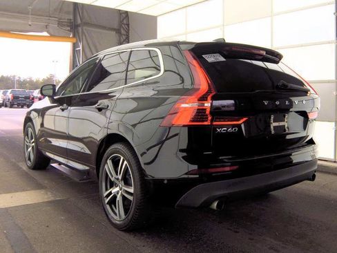 Used 2021 Volvo XC60 T5 Momentum w/ Protection Package Premier FWD image 4