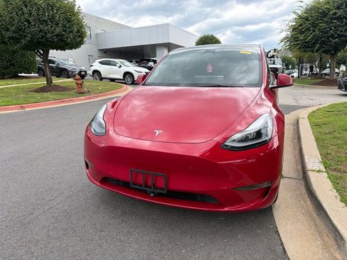 Used 2023 Tesla Model Y Long Range AWD/4WD image 2