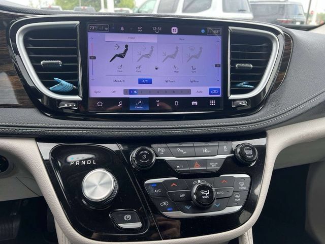 Used 2022 Chrysler Pacifica Limited FWD image 12