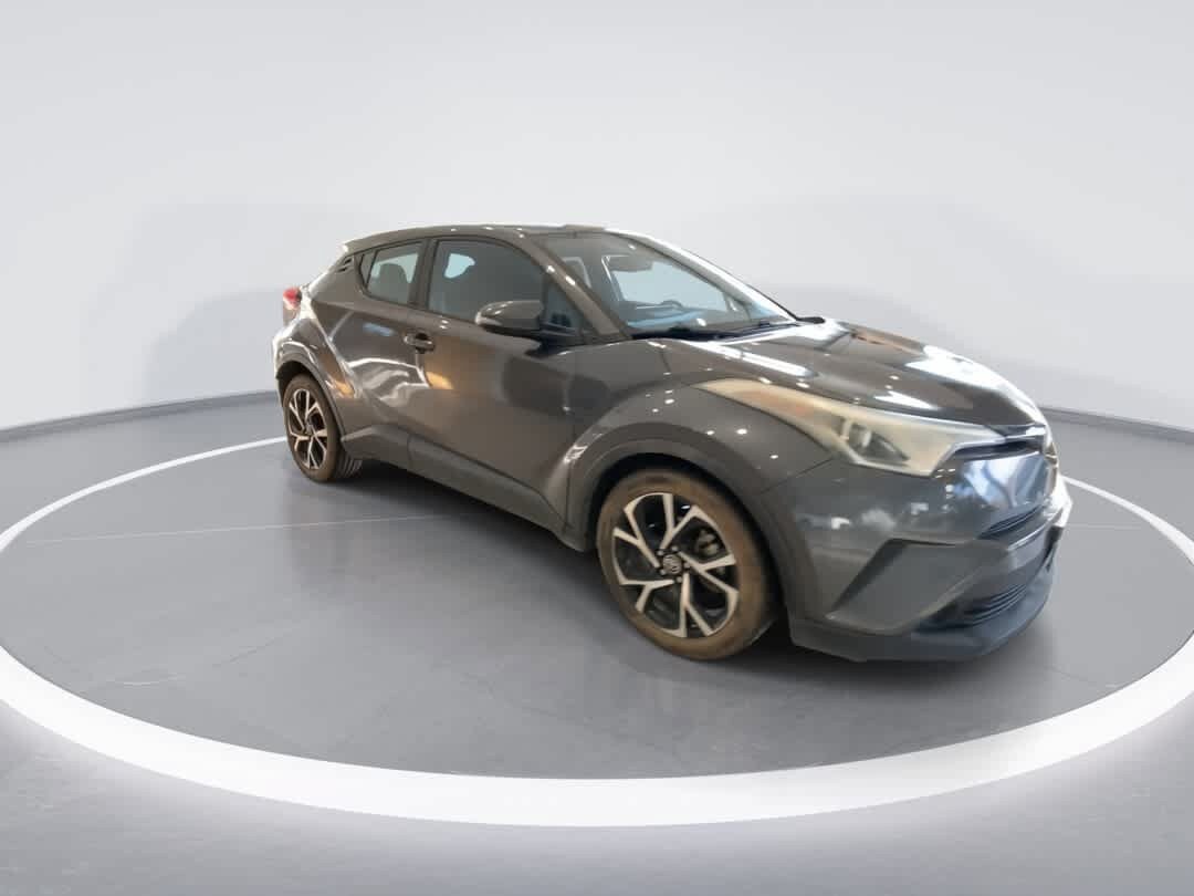 Used 2018 Toyota C-HR XLE FWD image 2