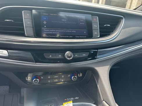 Used 2023 Buick Enclave Essence AWD/4WD image 18