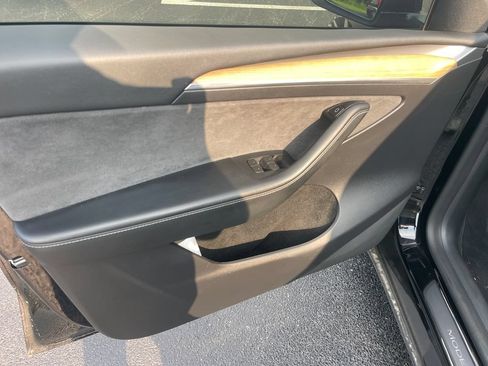 Used 2023 Tesla Model Y Long Range AWD/4WD image 11
