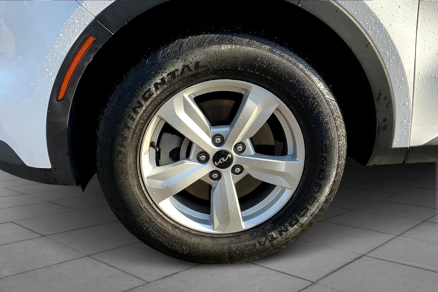 Used 2023 Kia Sorento LX AWD/4WD image 11