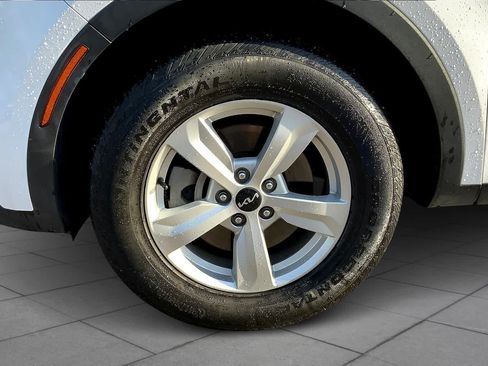 Used 2023 Kia Sorento LX AWD/4WD image 11