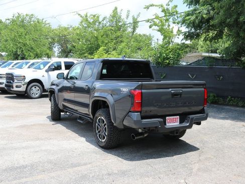 Used 2025 Toyota Tacoma TRD Sport AWD/4WD image 3