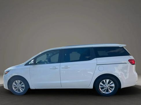 Used 2017 Kia Sedona LX w/ LX Essentials Premium Package FWD image 8