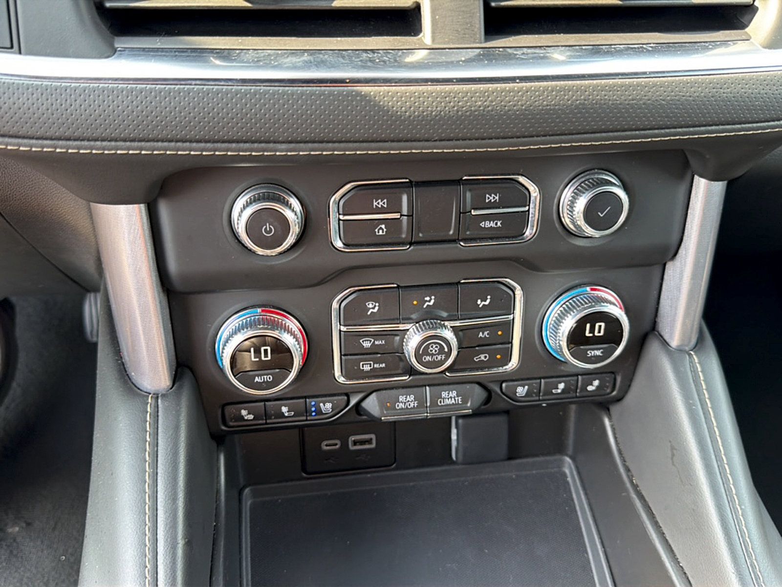 Used 2024 GMC Yukon SLT AWD/4WD image 20