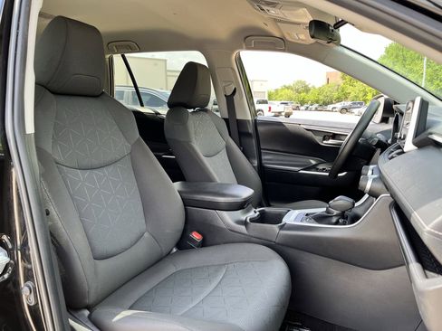 Used 2024 Toyota RAV4 XLE FWD image 25