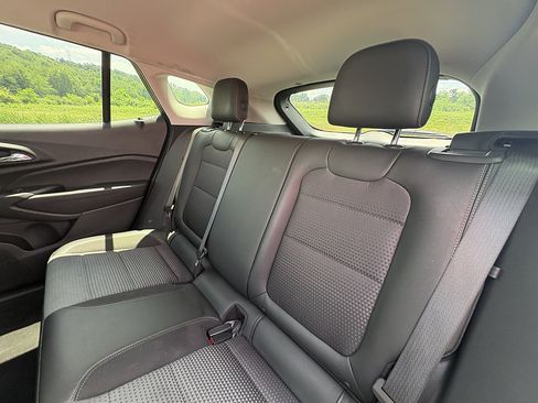 Used 2025 Chevrolet Trax LT FWD image 19