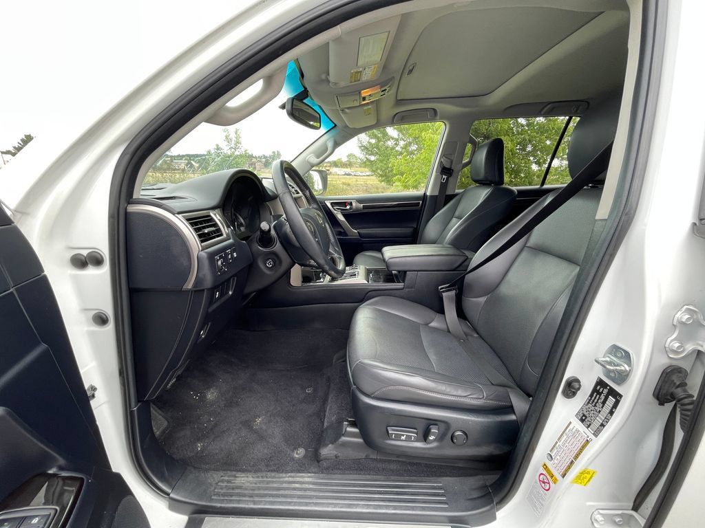 Used 2018 Lexus GX 460 w/ Navigation Package AWD/4WD image 3