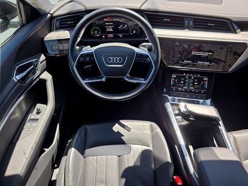 Used 2022 Audi e-tron Premium AWD/4WD image 31