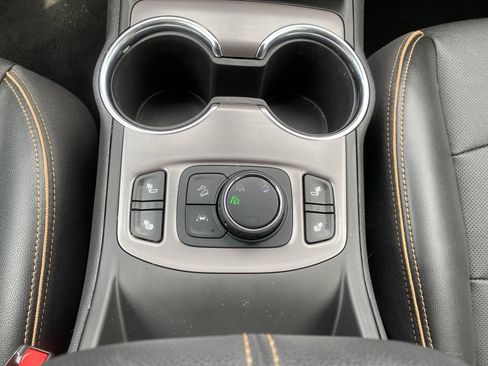 Used 2022 GMC Terrain AT4 image 23