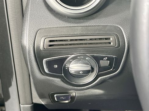 Used 2022 Mercedes-Benz GLC 300 4MATIC SUV image 10