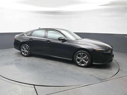 Used 2023 Honda Accord EX image 8
