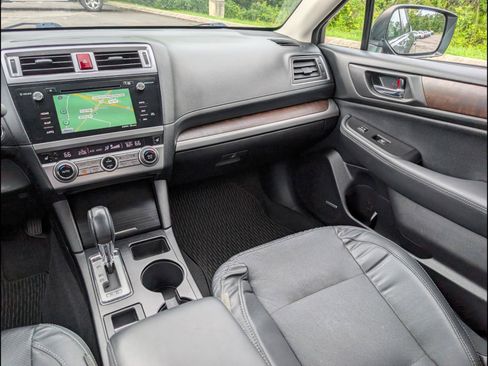 Used 2017 Subaru Outback 3.6R Limited AWD/4WD image 9