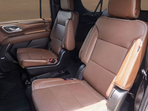 Used 2021 Chevrolet Suburban High Country AWD/4WD image 25