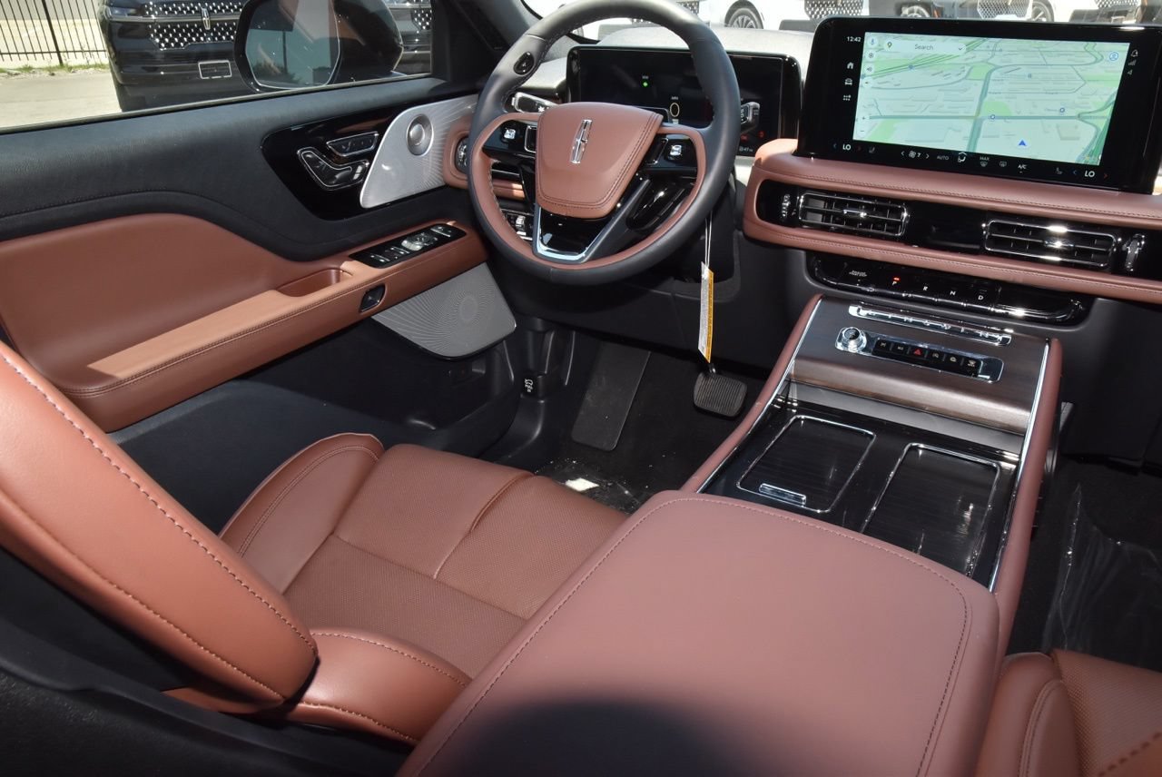 New 2026 Lincoln Aviator Reserve AWD/4WD image 16
