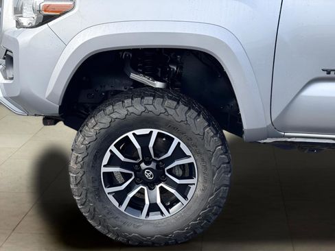 Used 2021 Toyota Tacoma TRD Sport w/ Technology Package image 36