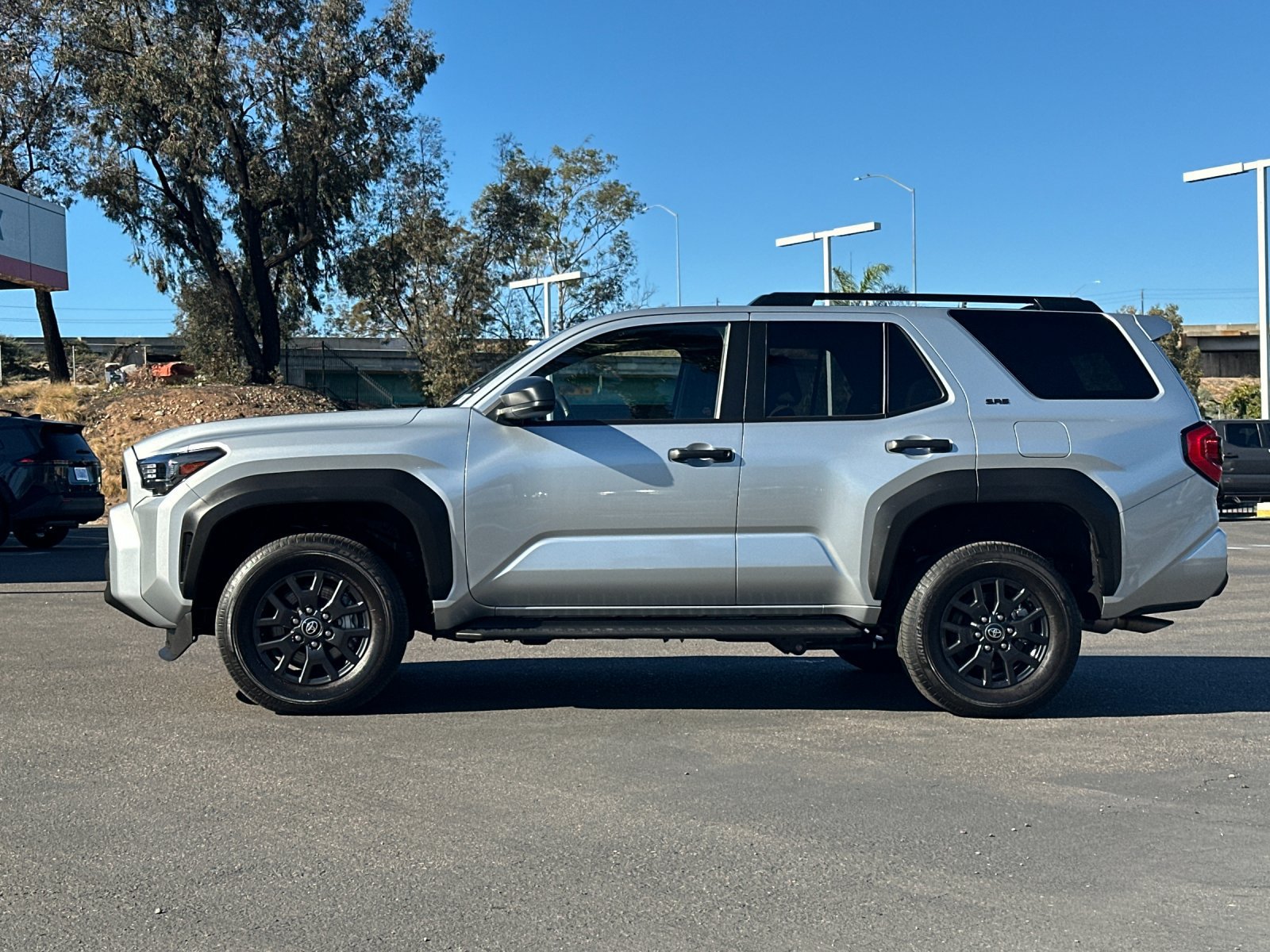 Used 2025 Toyota 4Runner SR5 AWD/4WD image 2