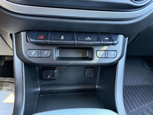 Used 2022 Chevrolet Colorado LT w/ Luxury Package AWD/4WD image 22