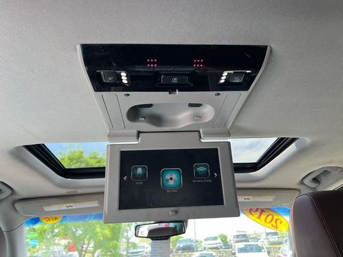 Used 2019 Chevrolet Suburban Premier w/ Premier Plus Edition AWD/4WD image 24