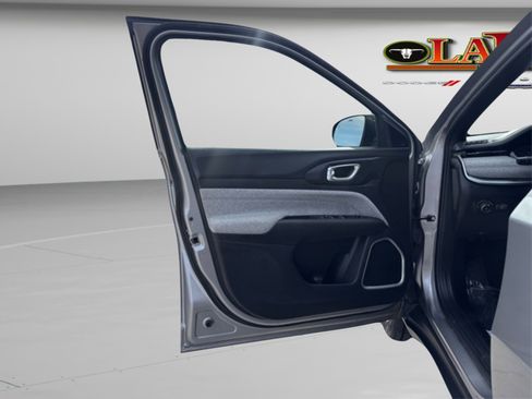 Used 2024 Jeep Compass Latitude image 22