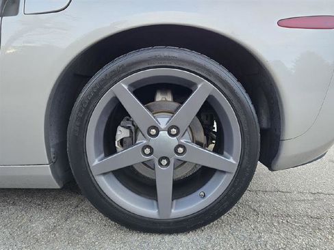 Used 2005 Chevrolet Corvette Coupe w/ Preferred Equipment Group image 16