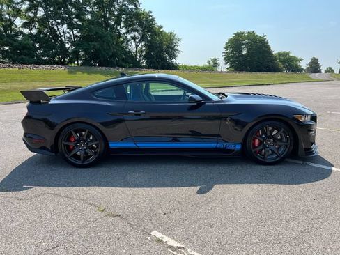 Used 2022 Ford Mustang Shelby GT500 w/ Carbon Fiber Track Pack RWD image 12