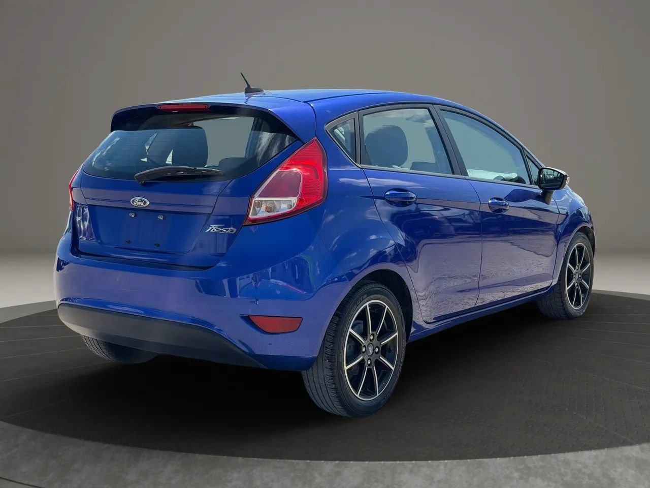 Used 2015 Ford Fiesta SE w/ Equipment Group 201A FWD image 5