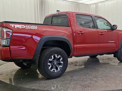 Used 2022 Toyota Tacoma TRD Off-Road w/ Technology Package AWD/4WD image 8